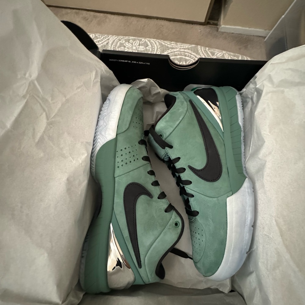 Kobe 4 Protro “Girl Dad”